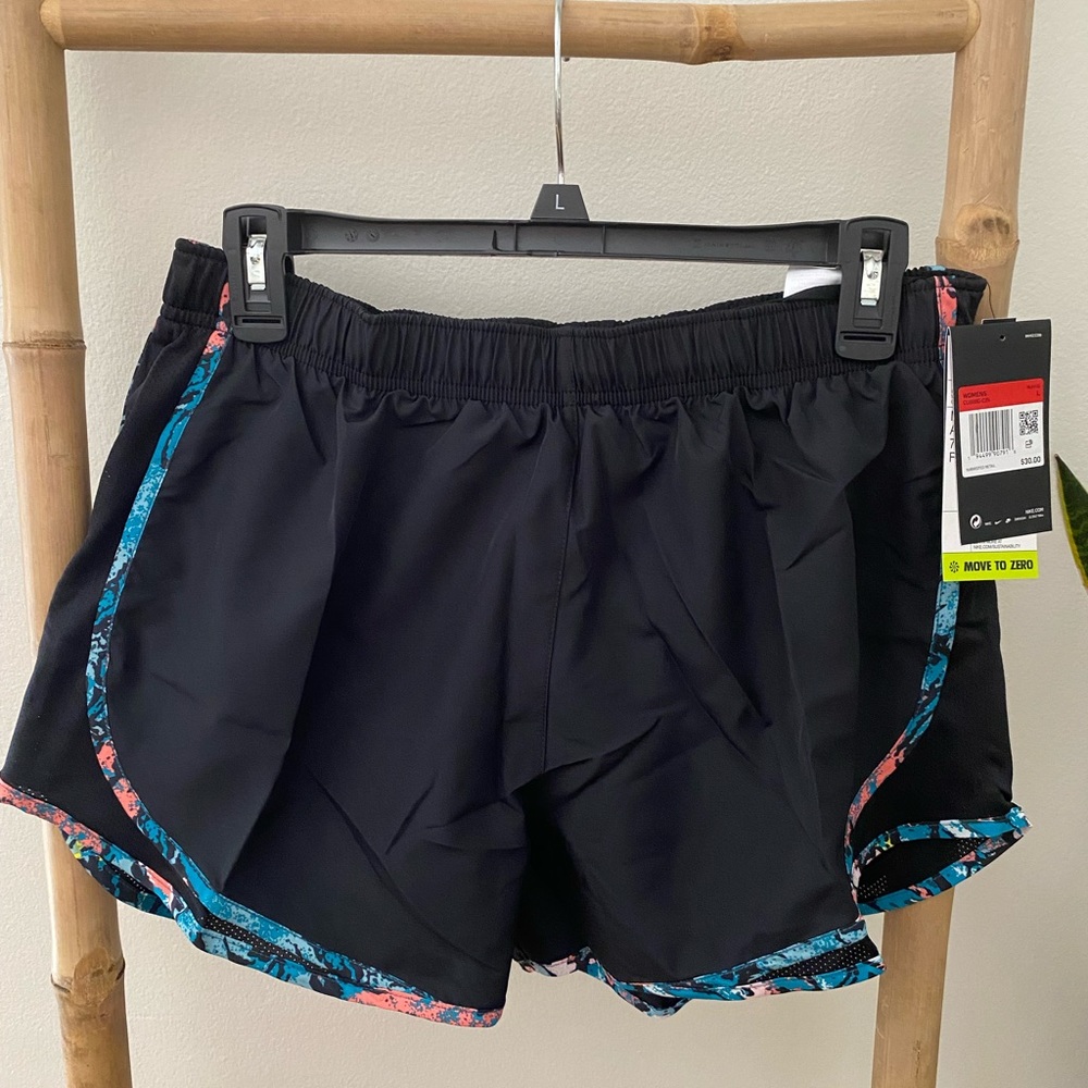 Nike | Dri-Fit Tempo Running Shorts L